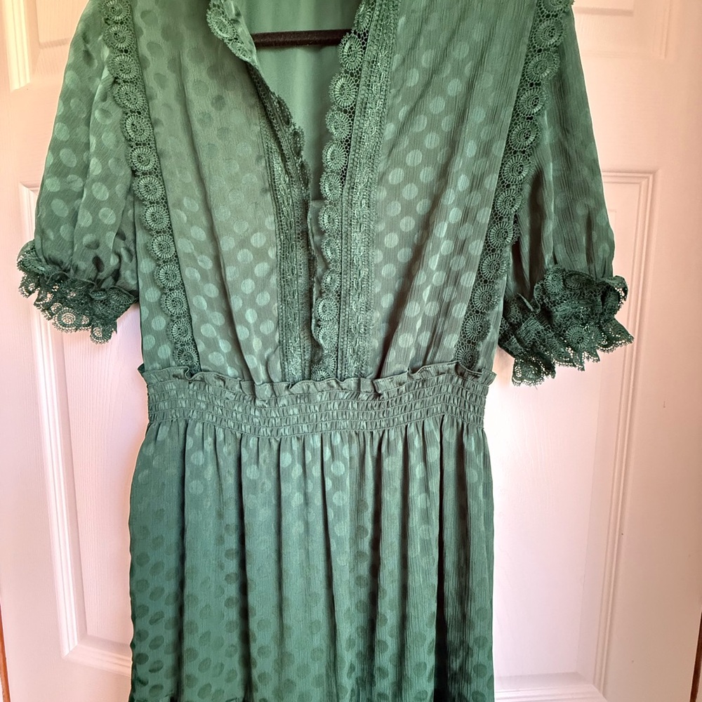 Max Studio Green Tiered Midi Dress - Elegant Textured Fabric - Picture 3 of 7